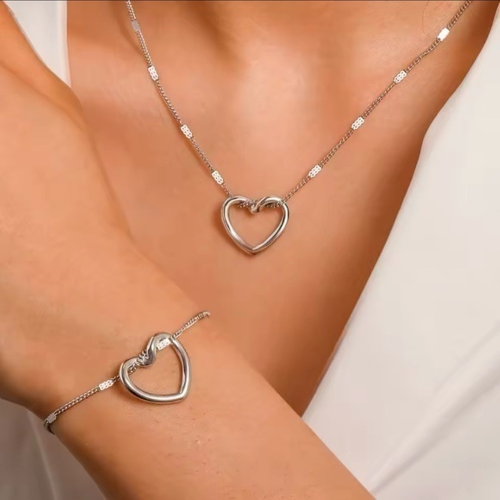 NWT  Heart Jewelry Set